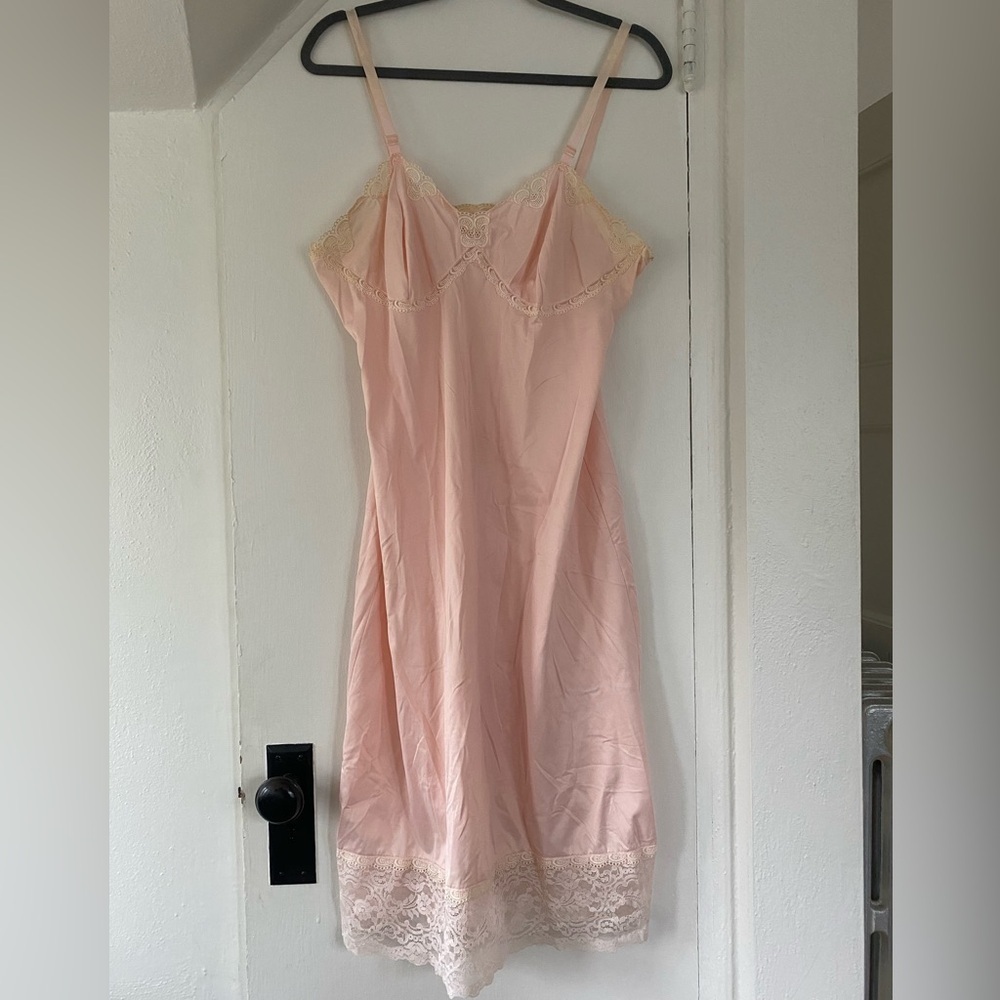 Vintage Aristocraft 1959’s Pink Nylon Lace Appliqué Full Slip Nightgown Size 40